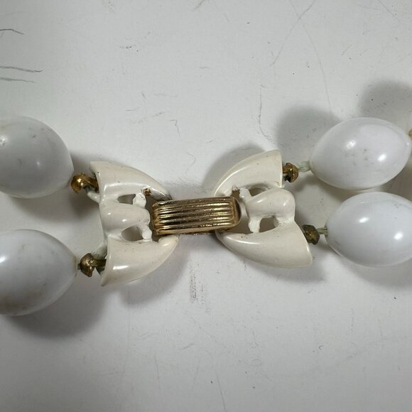 Vintage Trifari Double Strand White Beaded Necklace With Gold Tone Clasp - Picture 3 of 5